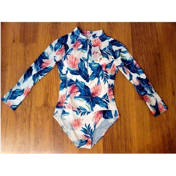 SALE! 🚨 Stunning Long Sleeve One Piece Swimsuit - Picture 3 of 7