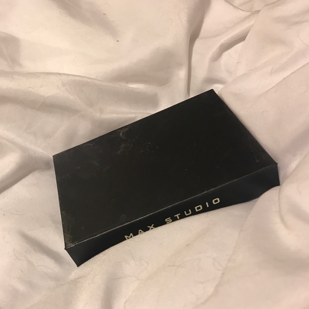 UNUSED MAX STUDIO PALLET