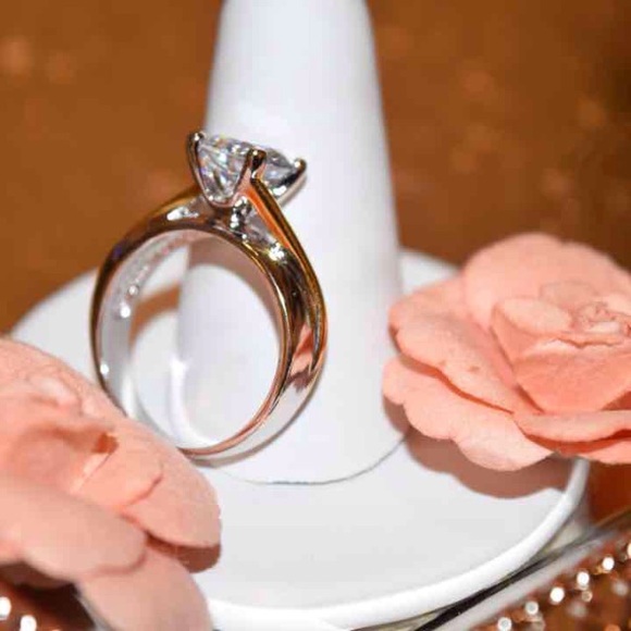 the Pink Box Jewelry Jewelry - Two-tone W/Twist Engagement Ring