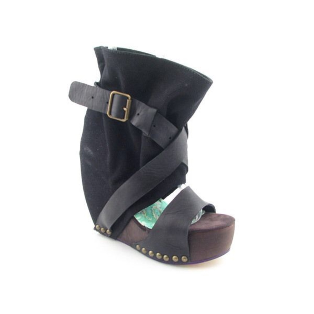 ISO!!!! Irregular choice Eat Me Whole boot size 8