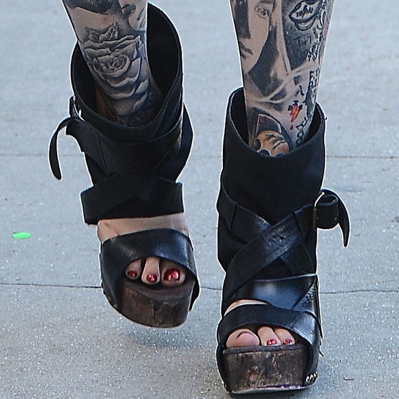 ISO!!!! Irregular choice Eat Me Whole boot size 8 - Picture 2 of 2