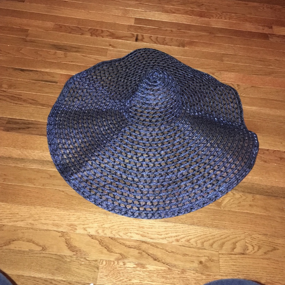 Wide brim sun hat