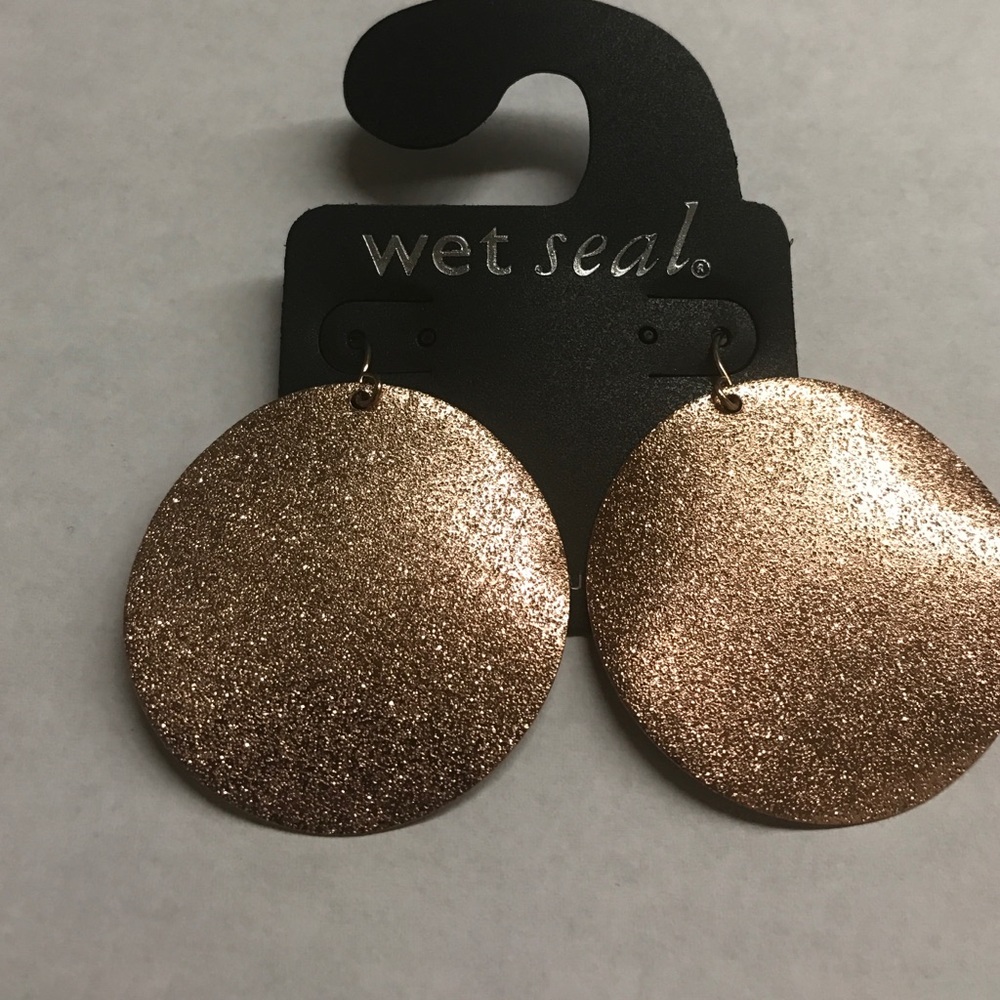 💢Wet Seal 💢Shimmer Rose Gold Disc earrings.