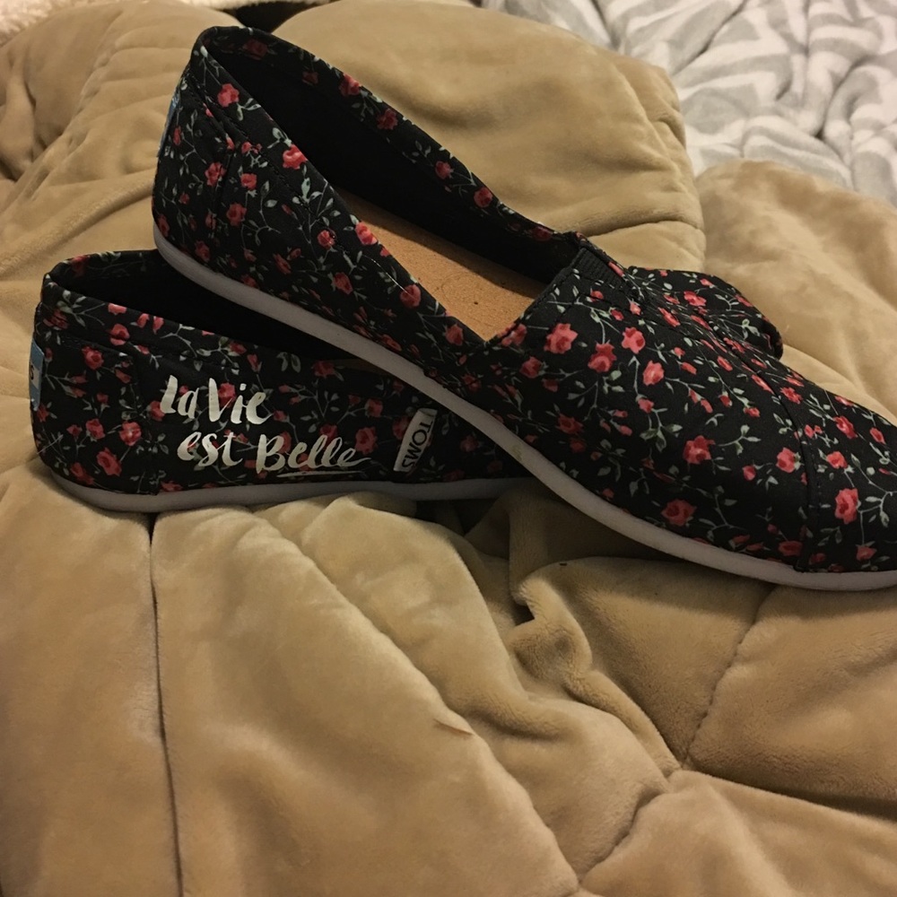 Floral TOMS