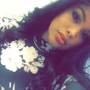 Meet your Posher, Elise