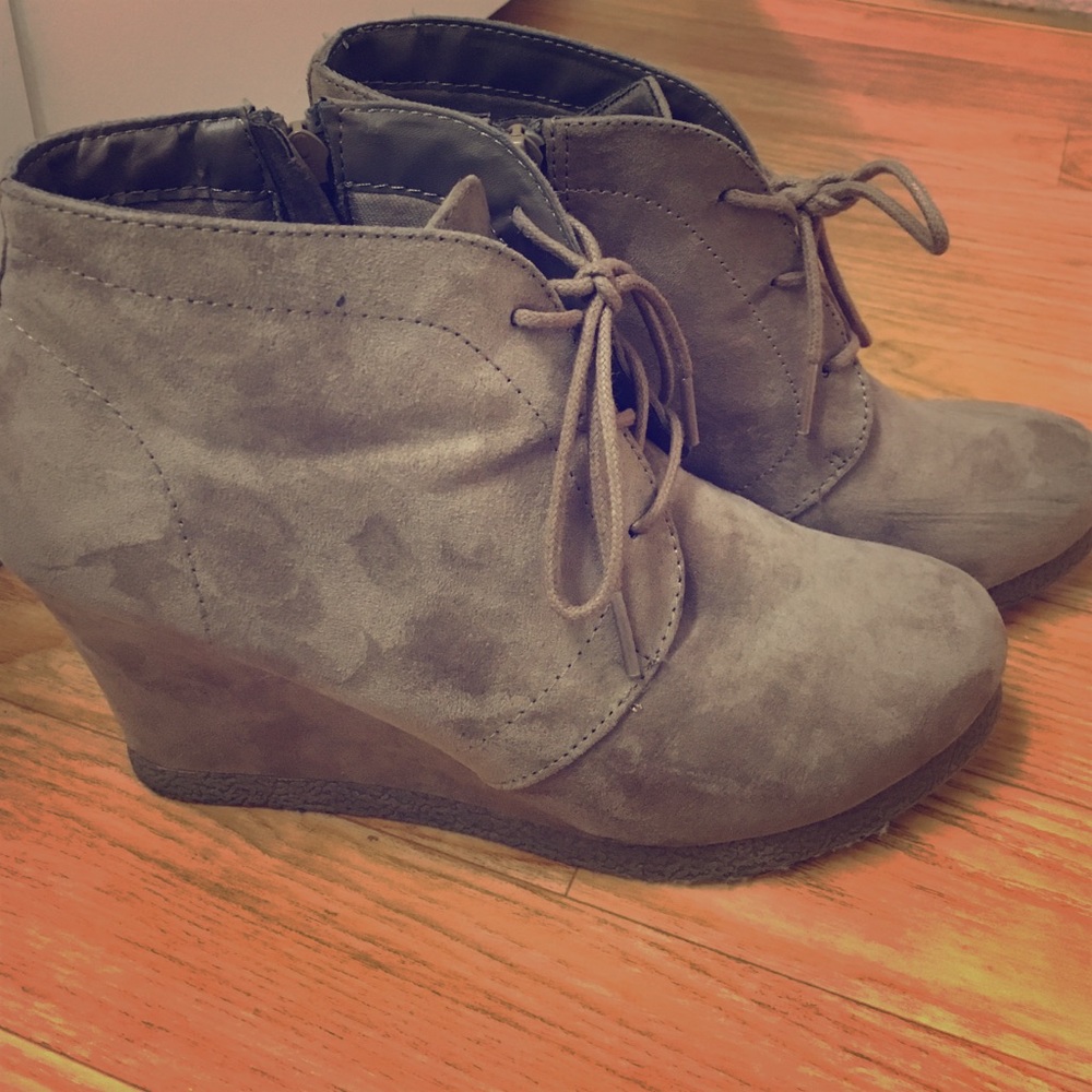 Tan wedge boots