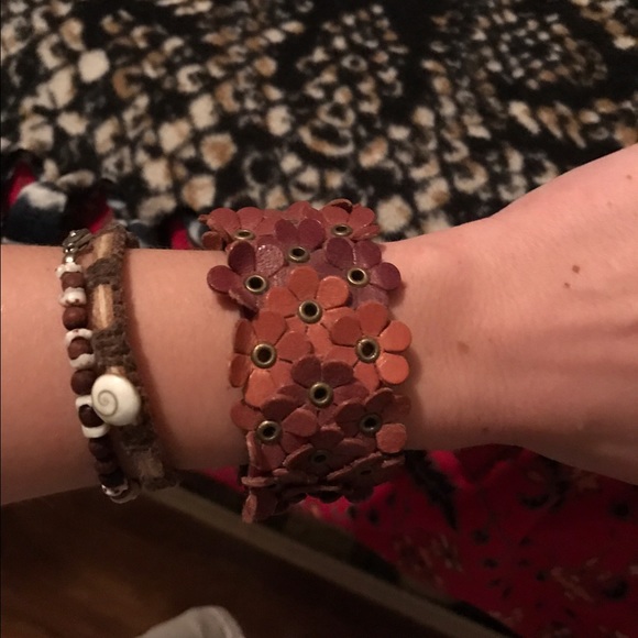 Detailed Bracelet - Picture 1 of 2