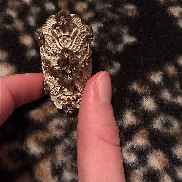 Cute Detailed Ring - Picture 2 of 2