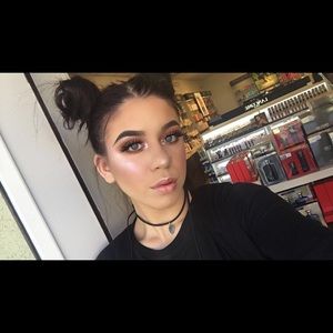 Meet your Posher, Caitlin