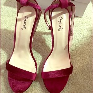 Qupid ankle strap burgundy velvet heels 👠