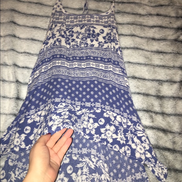 Patterned High Low Top - Picture 2 of 3