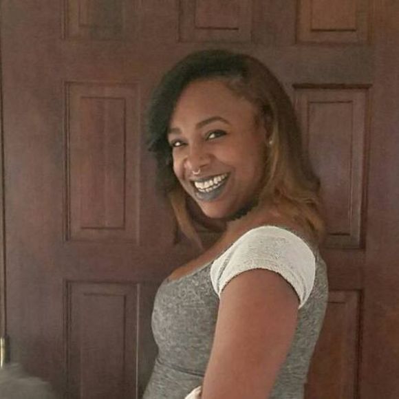 Meet your Posher, Nicole - Picture 1 of 1