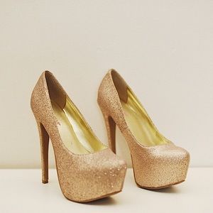 FLASH SALE! GOLD GLITTER PLATFORM STILETTOS