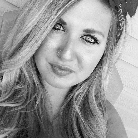 Meet your Posher, Ashley - Picture 1 of 1