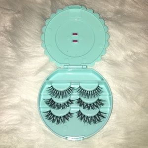 Natural Eyelashes set with cute lime bow tie case!