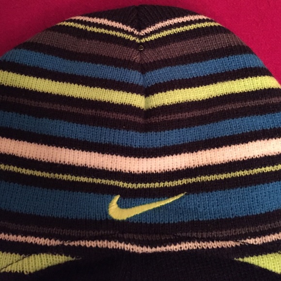 ONLY 1! Nike Infant Hat & Mittens 2 Piece Set - Picture 2 of 4