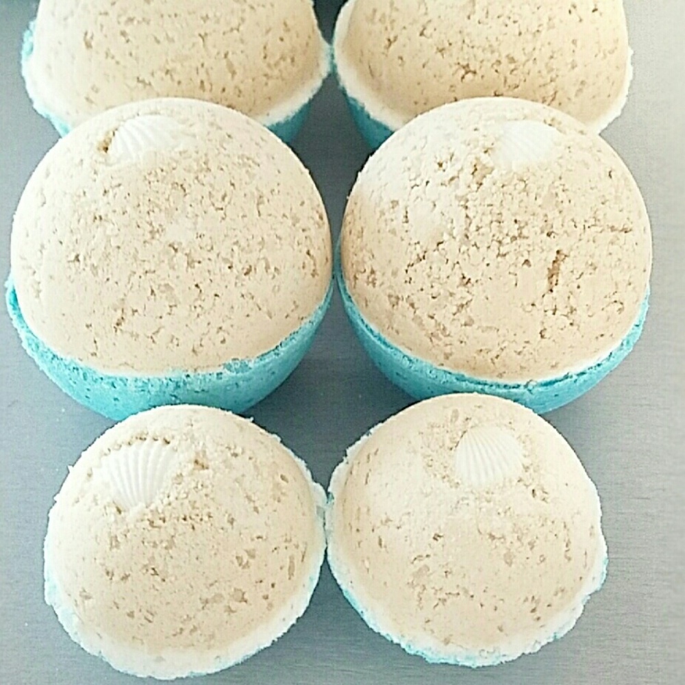 THE BEACH BABE BATH BOMB