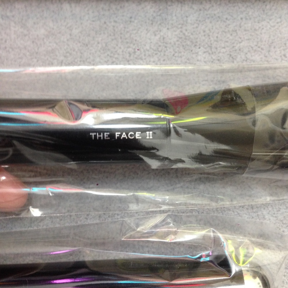 ✅offers 🆕 Sculpting foundation brush no. 2 - Picture 2 of 3