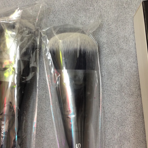 ✅offers 🆕 Sculpting foundation brush no. 2 - Picture 3 of 3