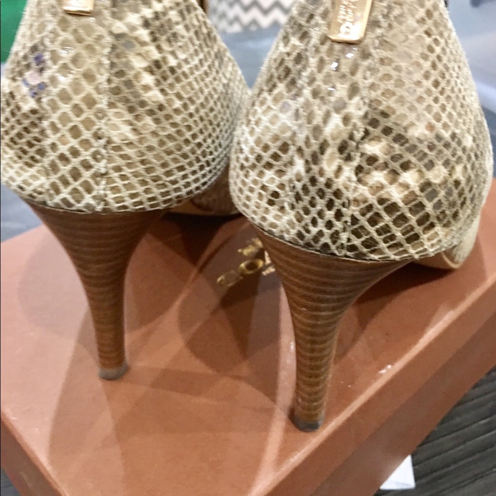 Shoes - Picture 2 of 4