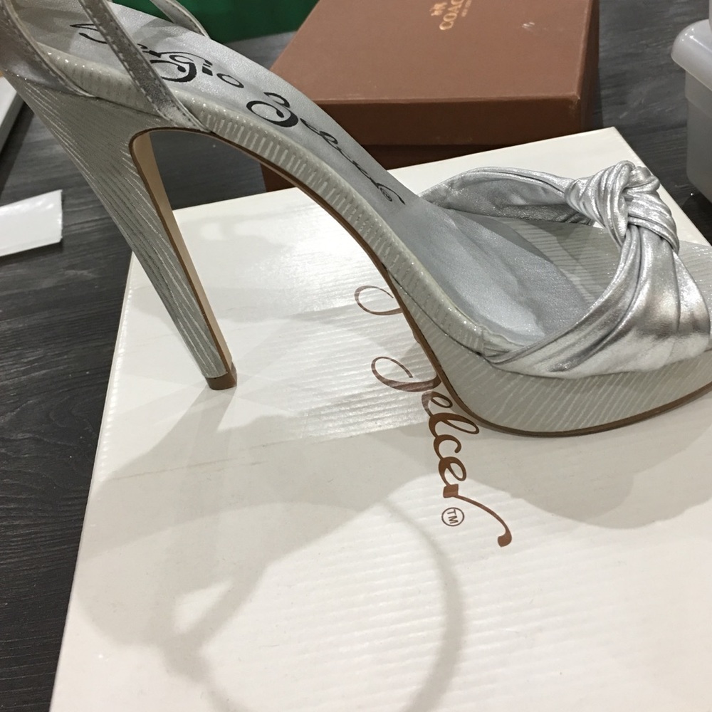 Shoes - Picture 2 of 4