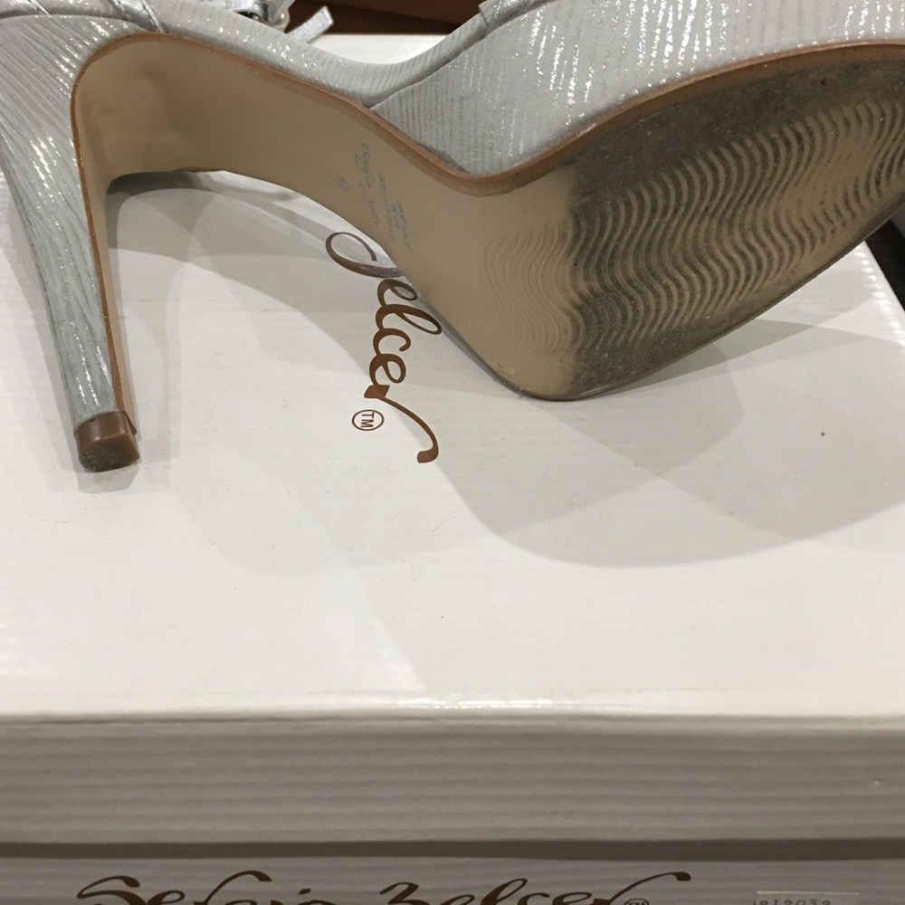 Shoes - Picture 3 of 4