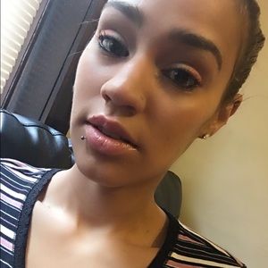 Meet your Posher, Glorivee