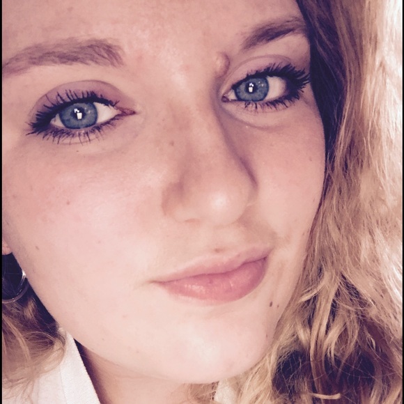 Meet your Posher, Ashley - Picture 1 of 1