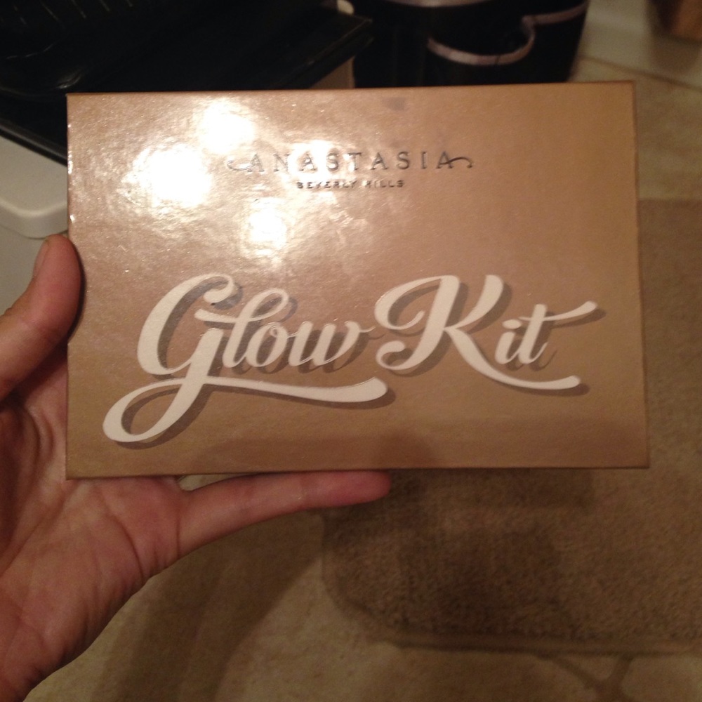 Barely used Anastasia Beverly Hills glow kit