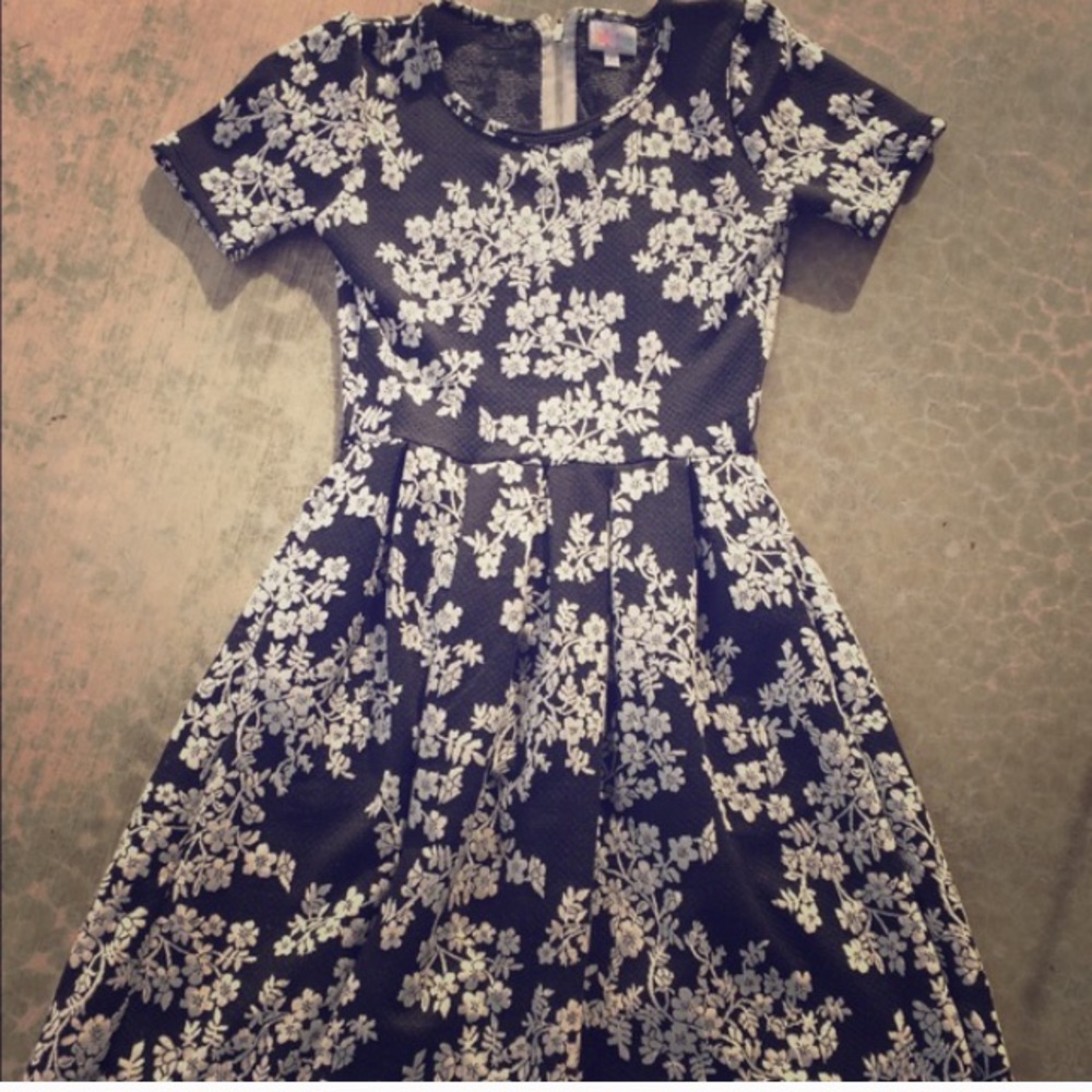 LuLaRoe Amelia