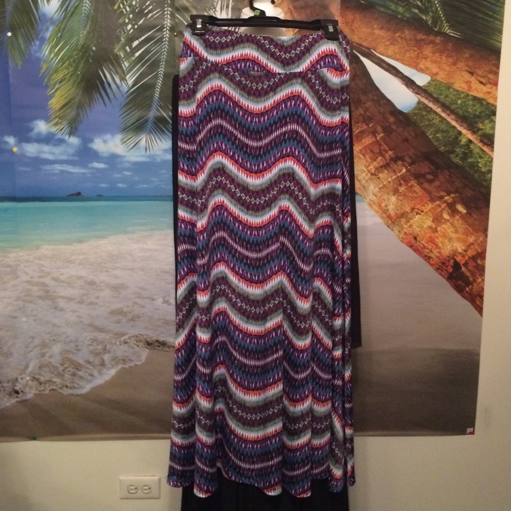 Long skirt, multi color print size L