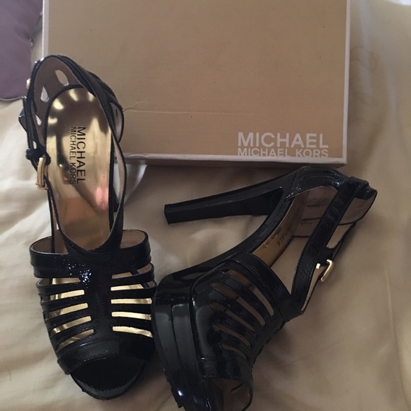 Authentic michael korrs heels - Picture 1 of 3
