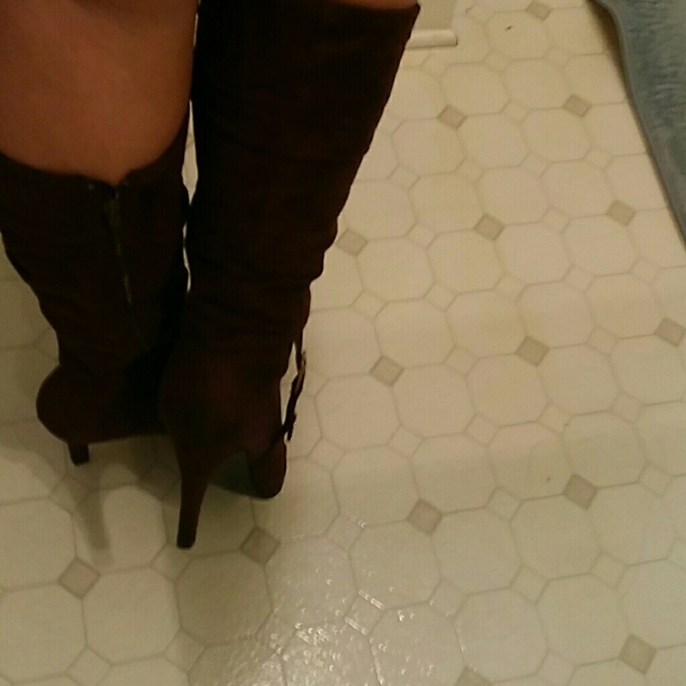 Boots - Picture 2 of 3