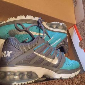 New Nike ladies shoes with box