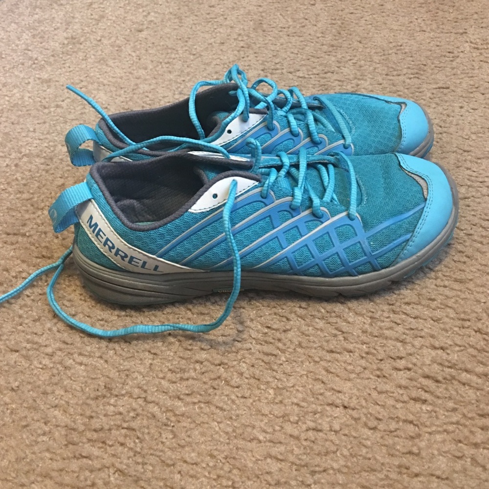 Merrell Vibram tennis shoe