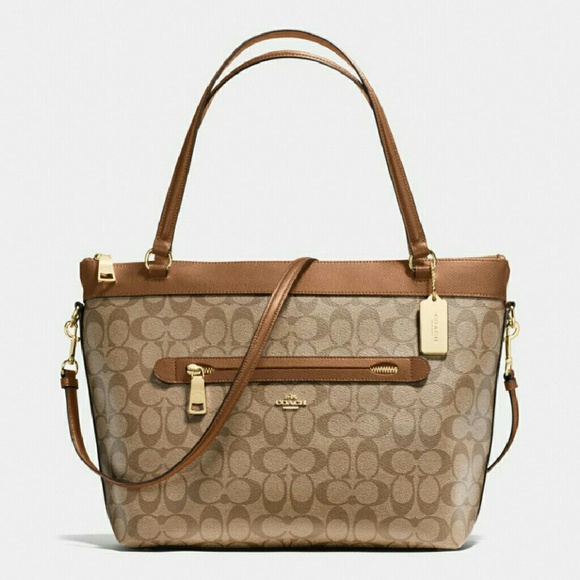 Coach Handbags - Sale 🎉Host Pick🎉 Coach purse signature