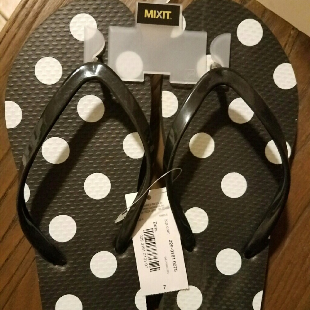 Black and white Polka Dot Flip Flops NWT