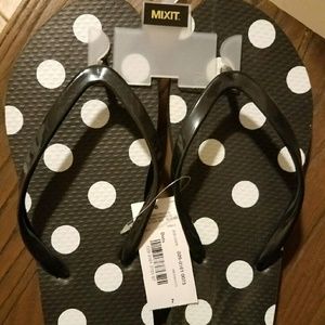 Black and white Polka Dot Flip Flops NWT