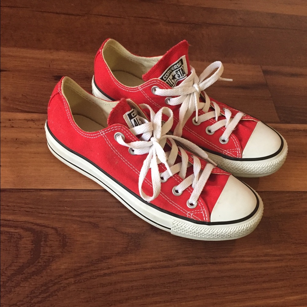 Red All Star Converse EUC