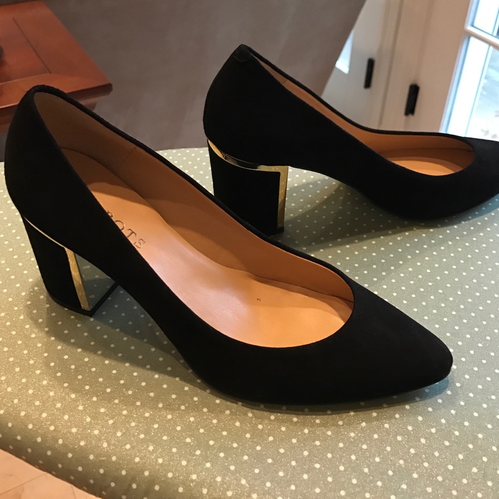 Suede pumps