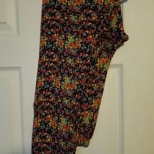 Nwt lularoe tall and curvy leggings 24 hour sale!