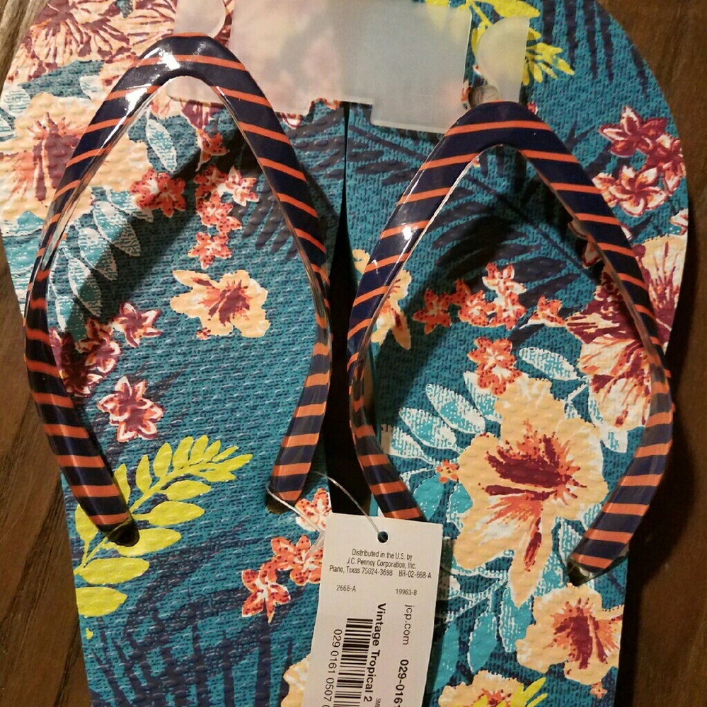 Three pairs of brand new size 7 for $10