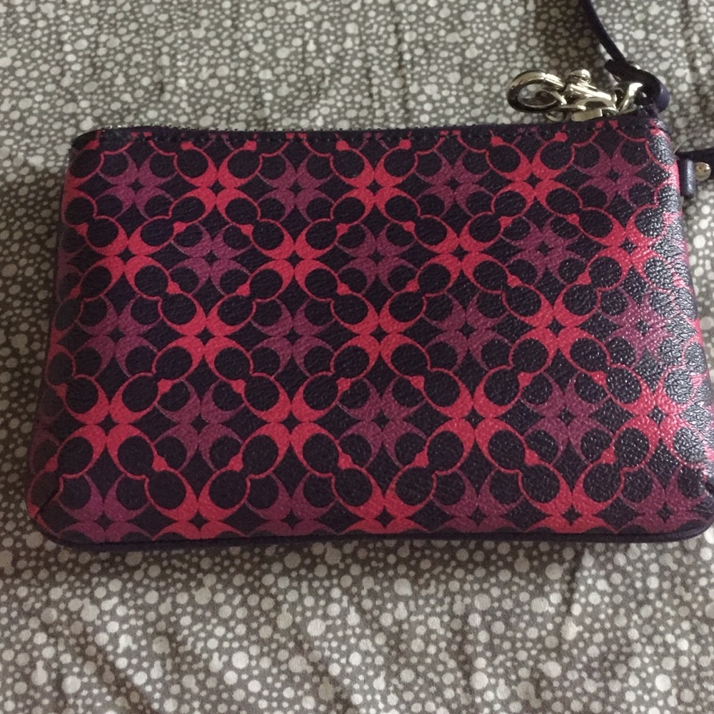 {Coach} Donated - Picture 2 of 4