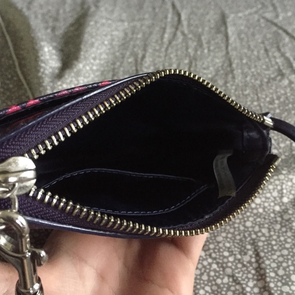 {Coach} Donated - Picture 3 of 4