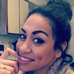 Meet your Posher, Monique