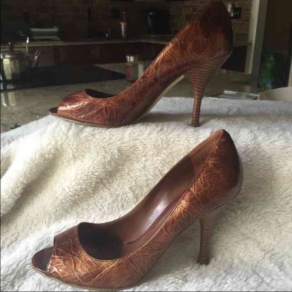 Heels - Picture 4 of 4