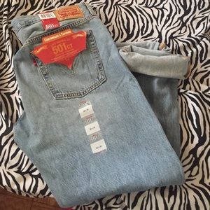 NWT Levi's 501 button-fly jeans