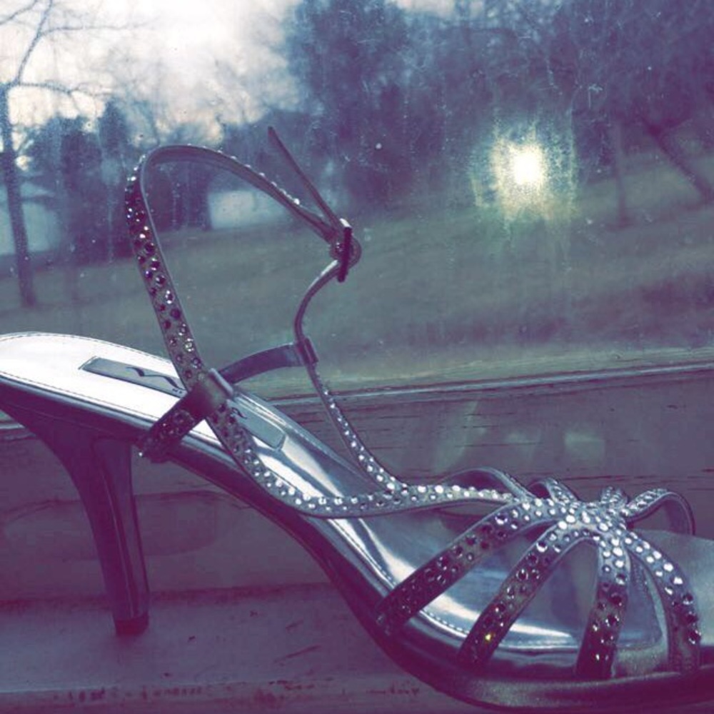 Nima New York heels. Size 8. Great for prom :)