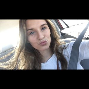 Meet your Posher, Kayla