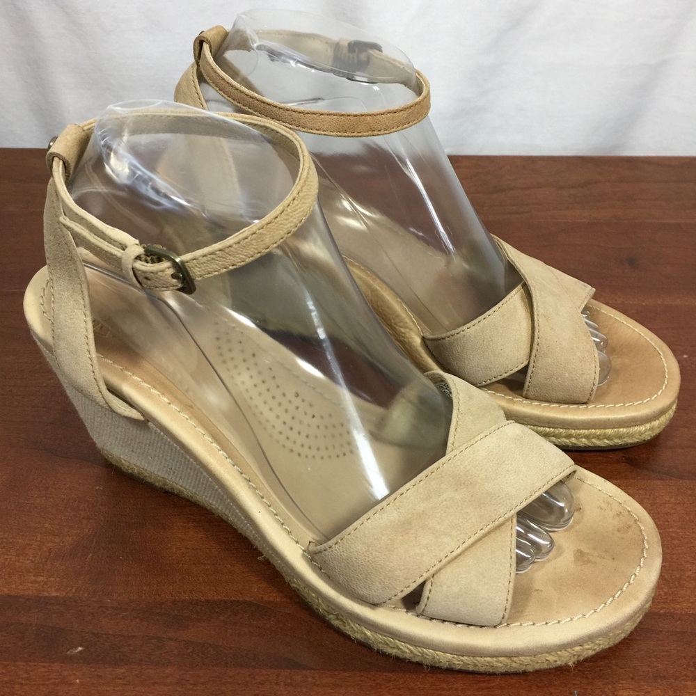 UGG Wedge Heels Sandals Nyssa Size 8.5